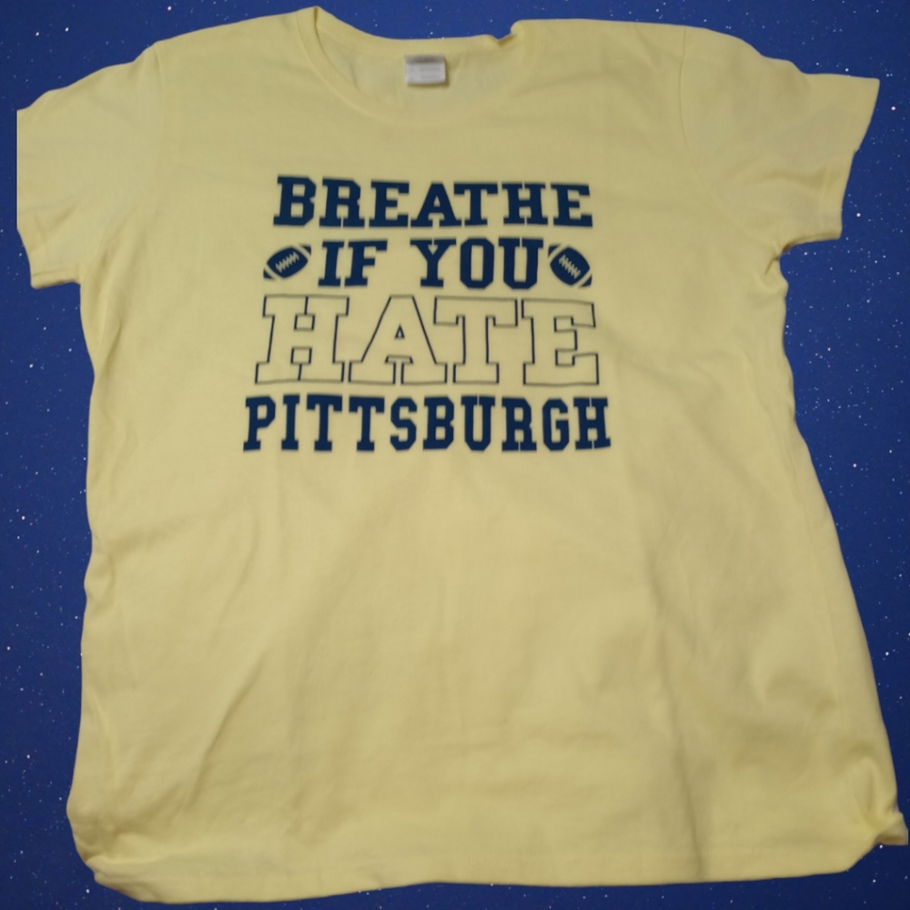 🏈•NWT•LADIES FUN FOOTBALL RIVALRY TEE•SIZE LARGE (fitted)•🏈